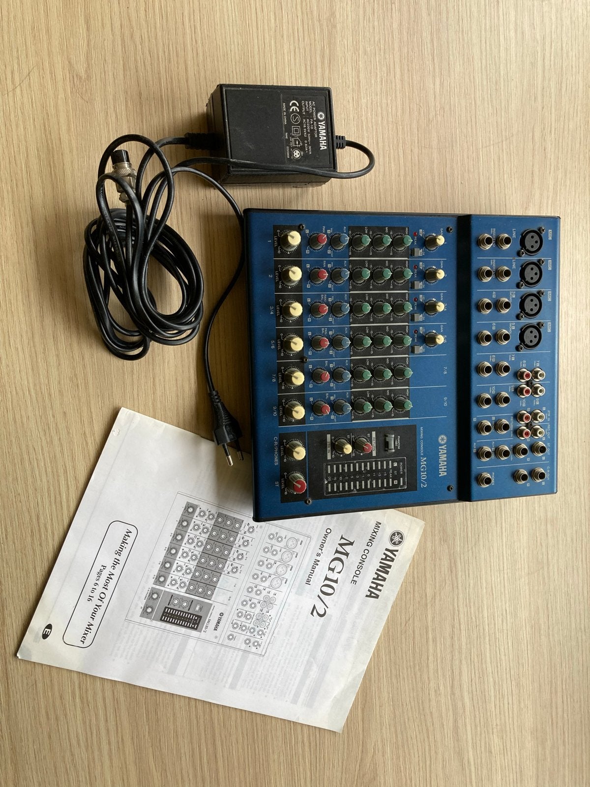 Yamaha MG10/2 Mengpaneel met 10 kanalen, Ophalen of Verzenden, Gebruikt, 10 tot 20 kanalen, Microfooningang