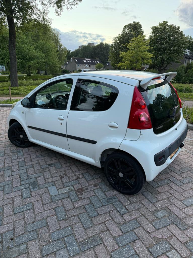 Peugeot 107 1.0 12V XS 5DR 2012 Wit, Voorwielaandrijving, 4 stoelen, Origineel Nederlands, Handgeschakeld