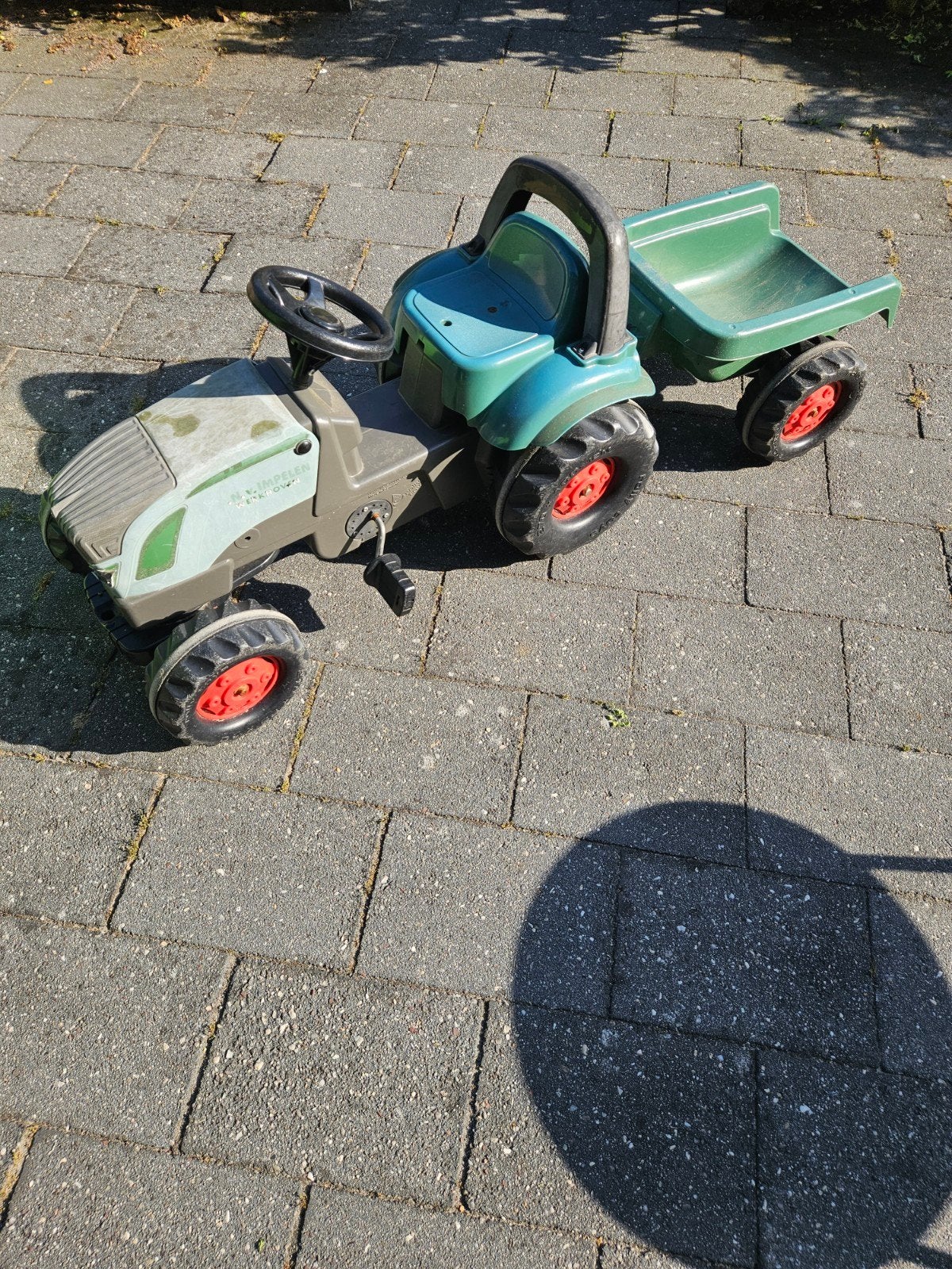 Speelgoedtractor met aanhanger (bevestiging defect), Ophalen, Gebruikt, Trapvoertuig