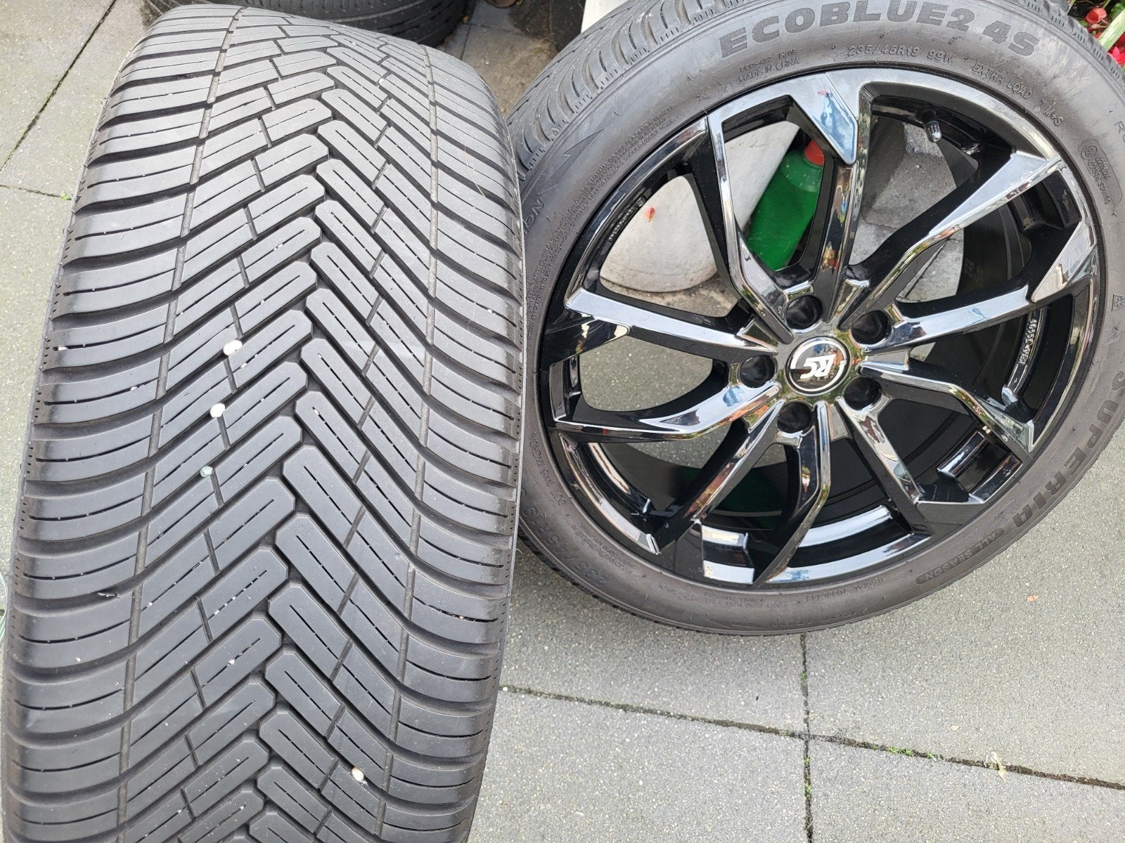 Foto 13 van Tesla model 3 en Y banden velgen 235/45/19 TPMS