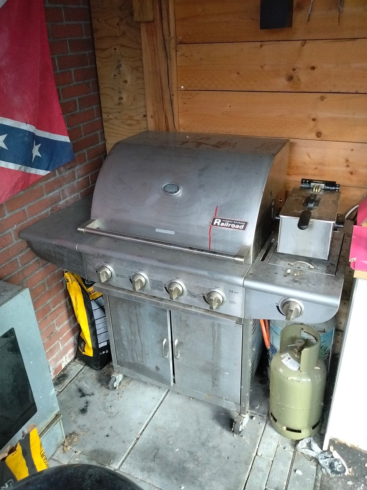 Railroad gasbarbecue met zijbrander, Ophalen, Gebruikt, Railroad