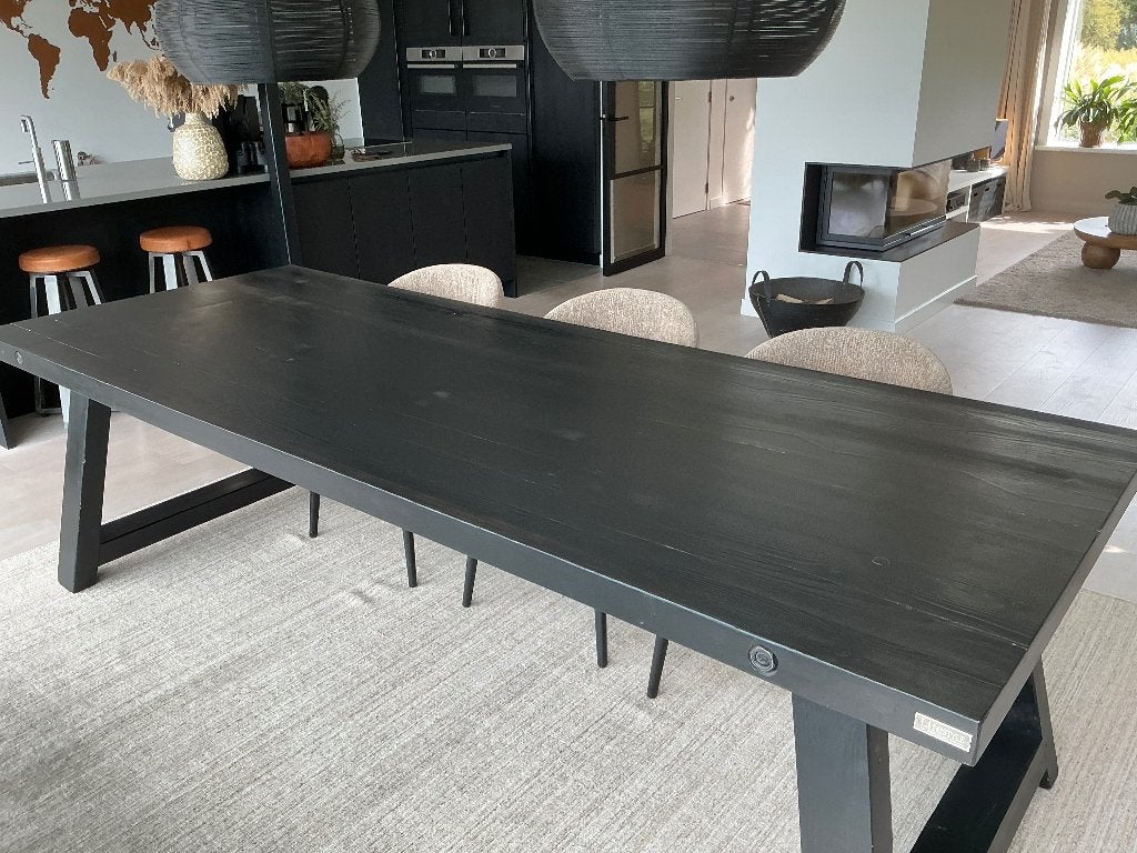 Foto 4 van Eettafel Lifestyle eiken zwart 2.60x1.00m.