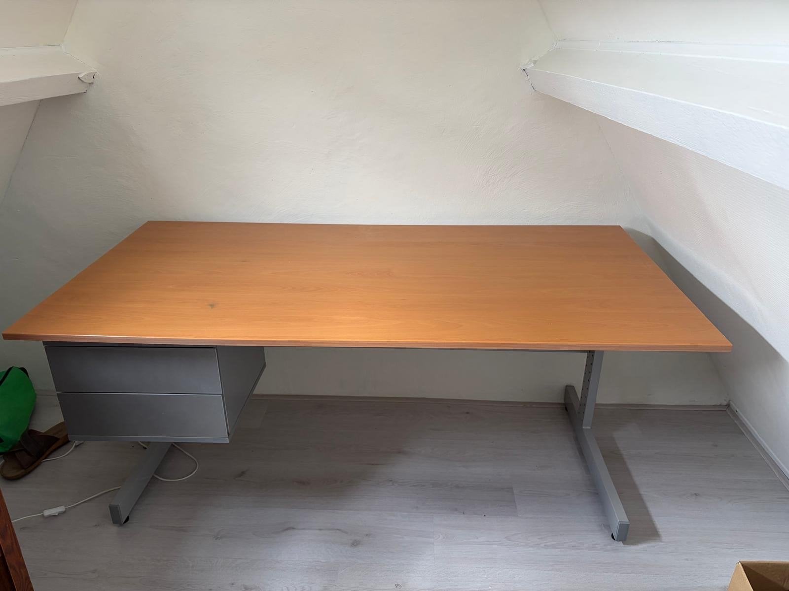 Ruim bureau met lades - Ideaal voor thuiskantoor, Ophalen, 160 cm, Gebruikt, Bruin