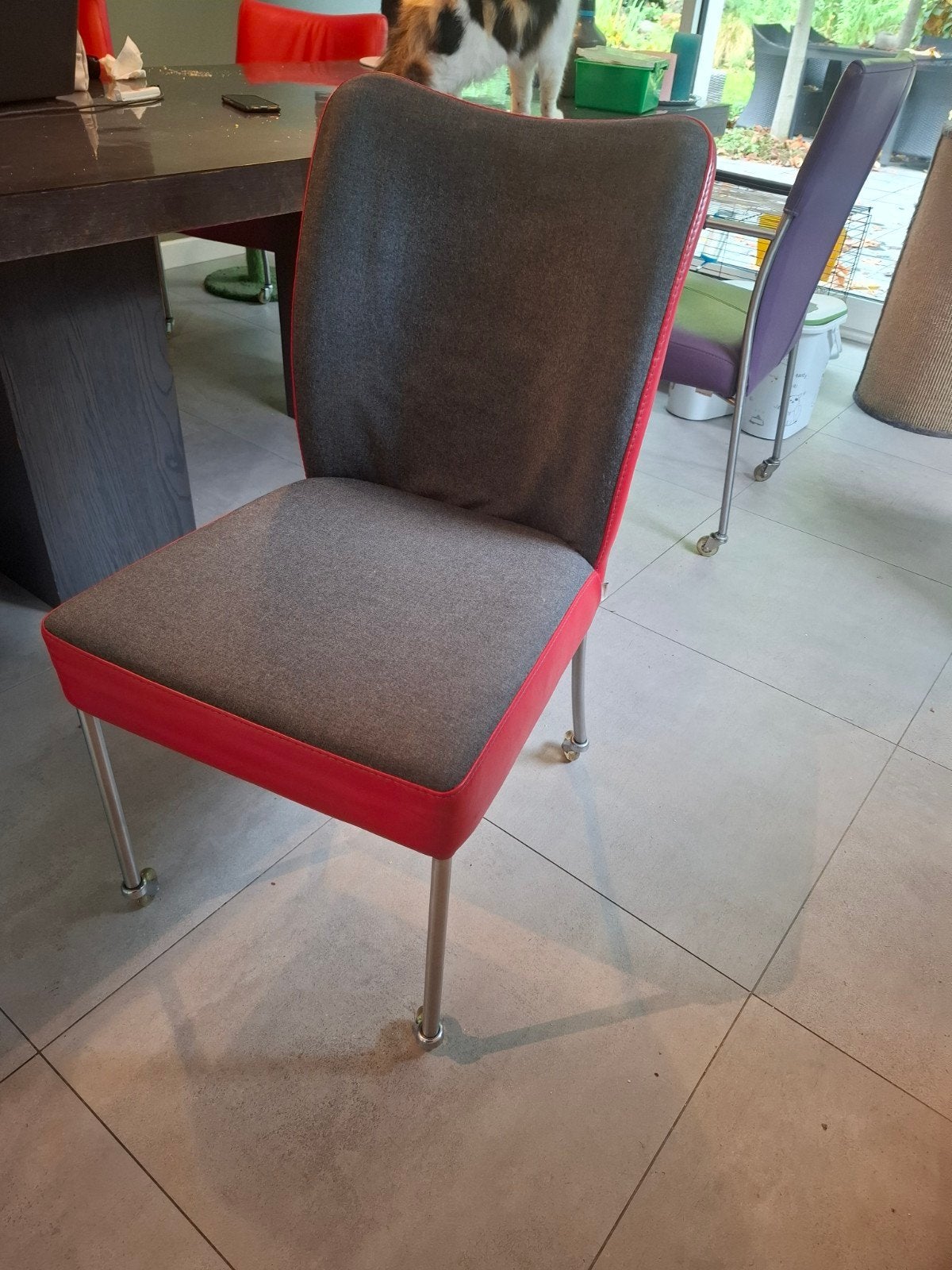 4 Bert Plantagie stoelen met skaterwielen, grijs/rood, Ophalen of Verzenden, Zo goed als nieuw, Rood, Leer