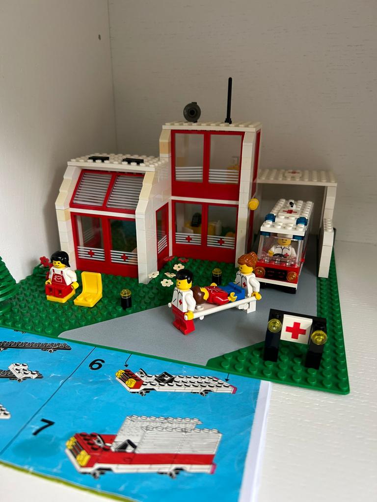 Lego 6380 Ziekenhuis met ambulance en figuren, Lego, Ophalen of Verzenden, Compleet, Complete set