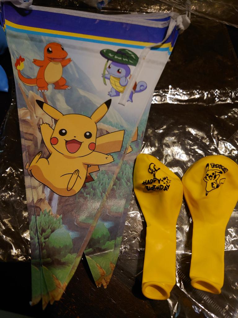 Feest artikelen (Pikachu/Among-Us/Roblox), Ophalen of Verzenden, Zo goed als nieuw, Versiering, Verjaardag