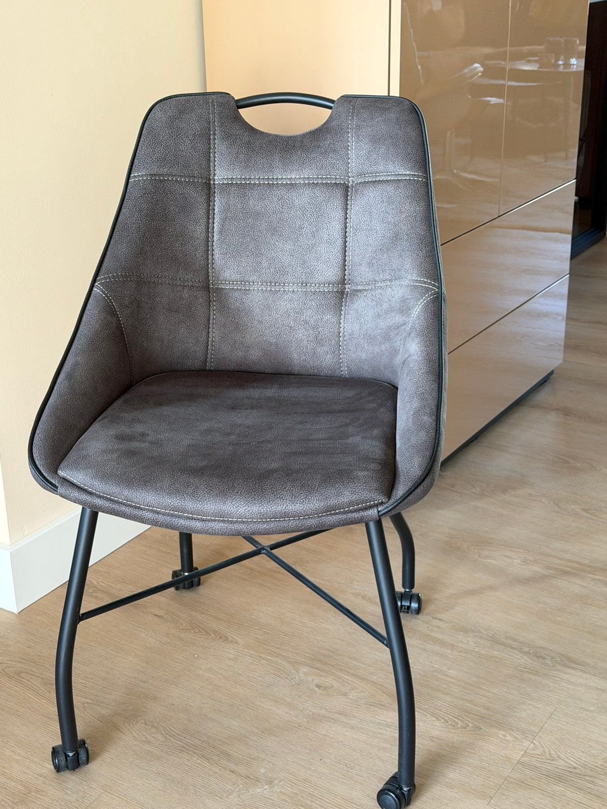 4 eetkamerstoelen op wieltjes, Ophalen, Zo goed als nieuw, Vier, Modern