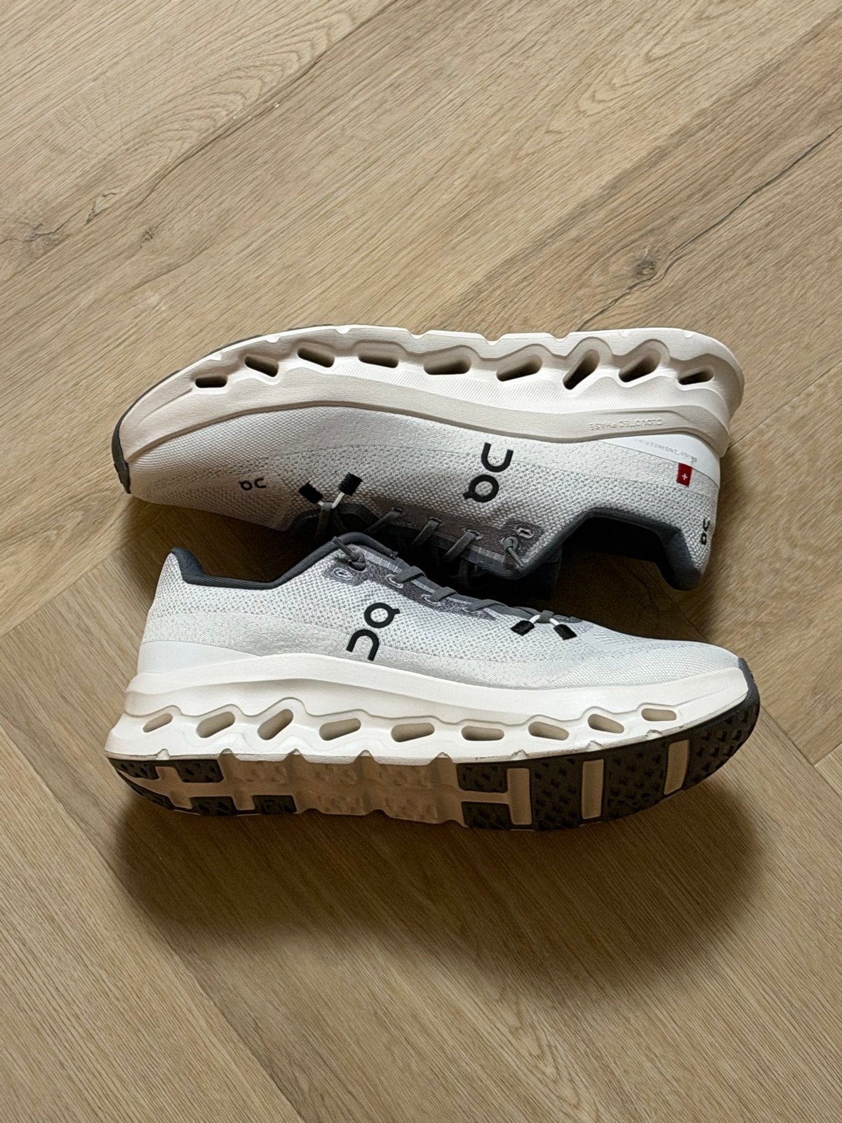 On Cloud schoenen - Nieuw in doos 43, Ophalen of Verzenden, Zo goed als nieuw, Wit, Sneakers of Gympen
