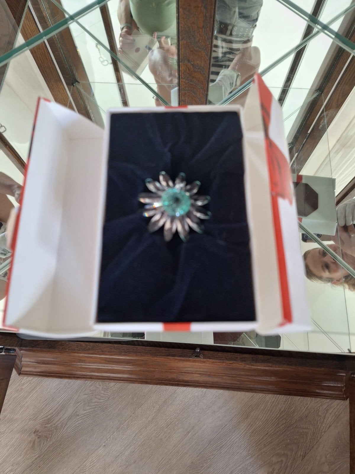 Swarovski Kristallen Bloem Broche - Nieuw in Doos, Verzamelen, Swarovski, Ophalen, Nieuw, Sieraad of Horloge