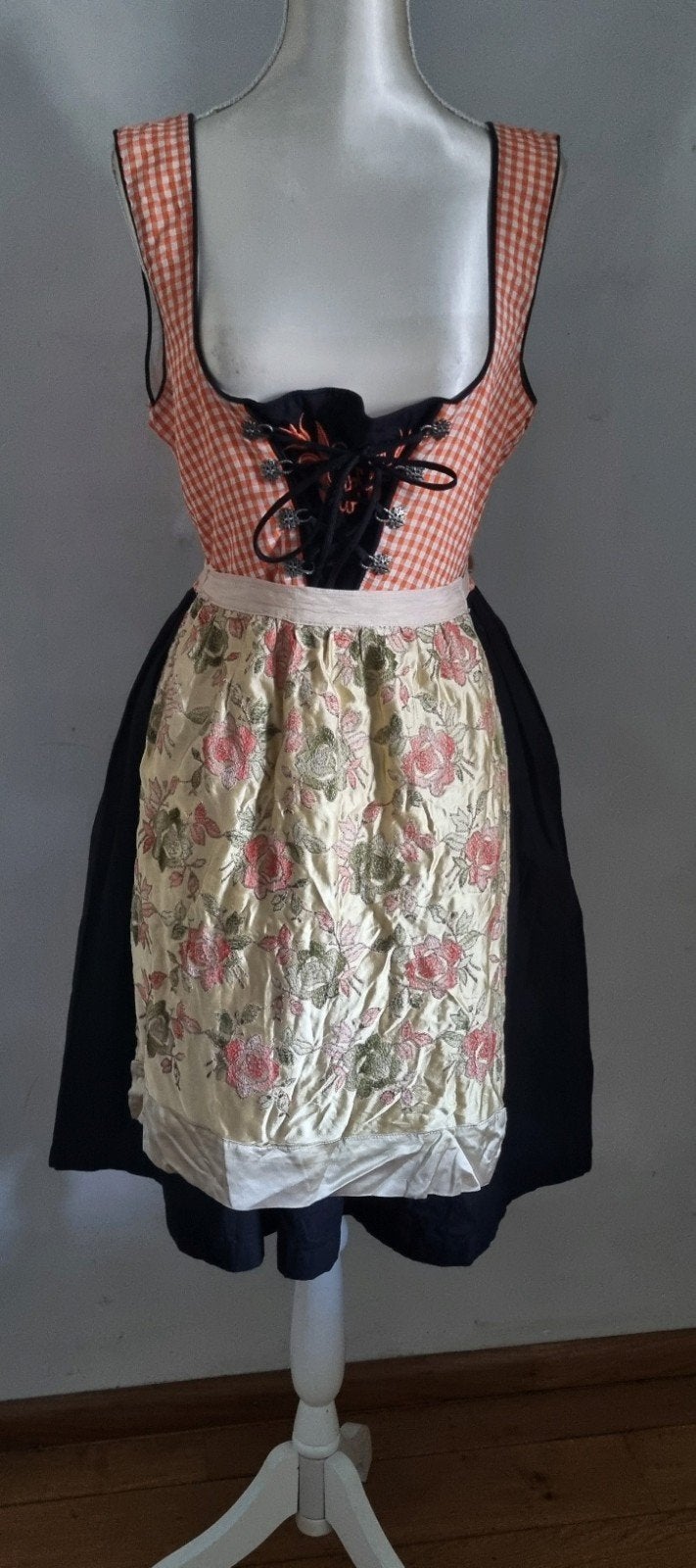 Oranje Zwarte Dirndl + Schort - Maat 40 Oktoberfest, Ophalen of Verzenden, Zo goed als nieuw, Maat 38/40 (M), Oranje