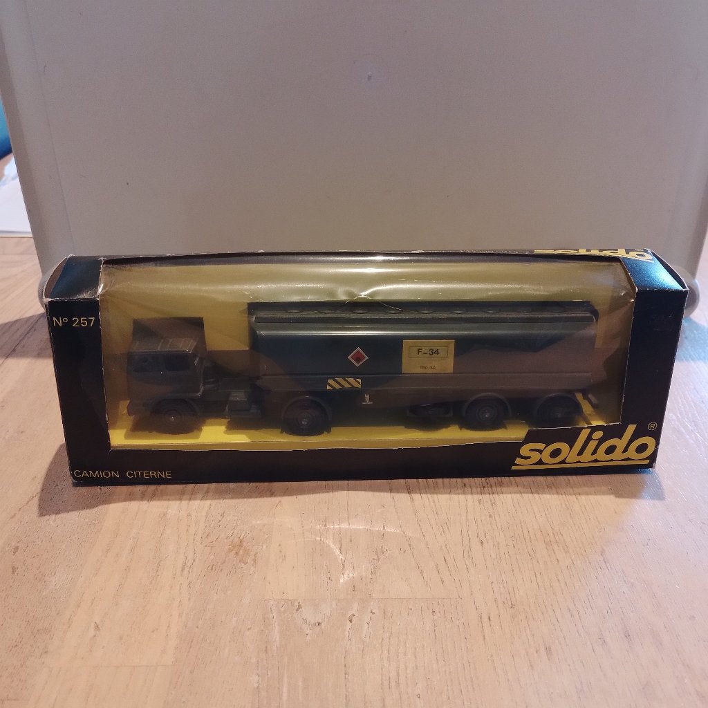 solido  camion citerne, Ophalen of Verzenden, Zo goed als nieuw, Auto, Solido