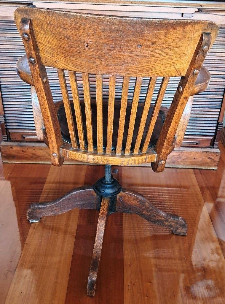 Foto 9 van Luxe Antieke Engelse Eikenhouten Bureaustoel – Merk Pooley