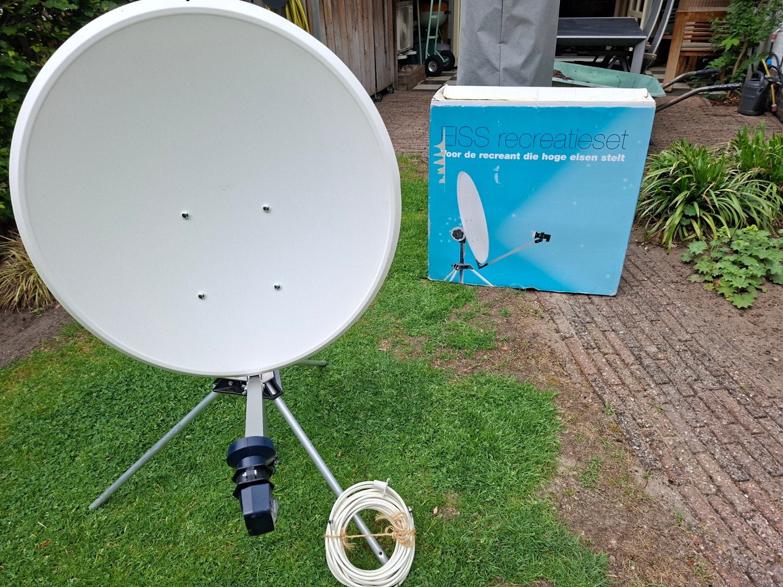 JISS recreatieset schotelantenne met statief en LNB, Ophalen, Zo goed als nieuw, (Schotel)antenne, Overige merken