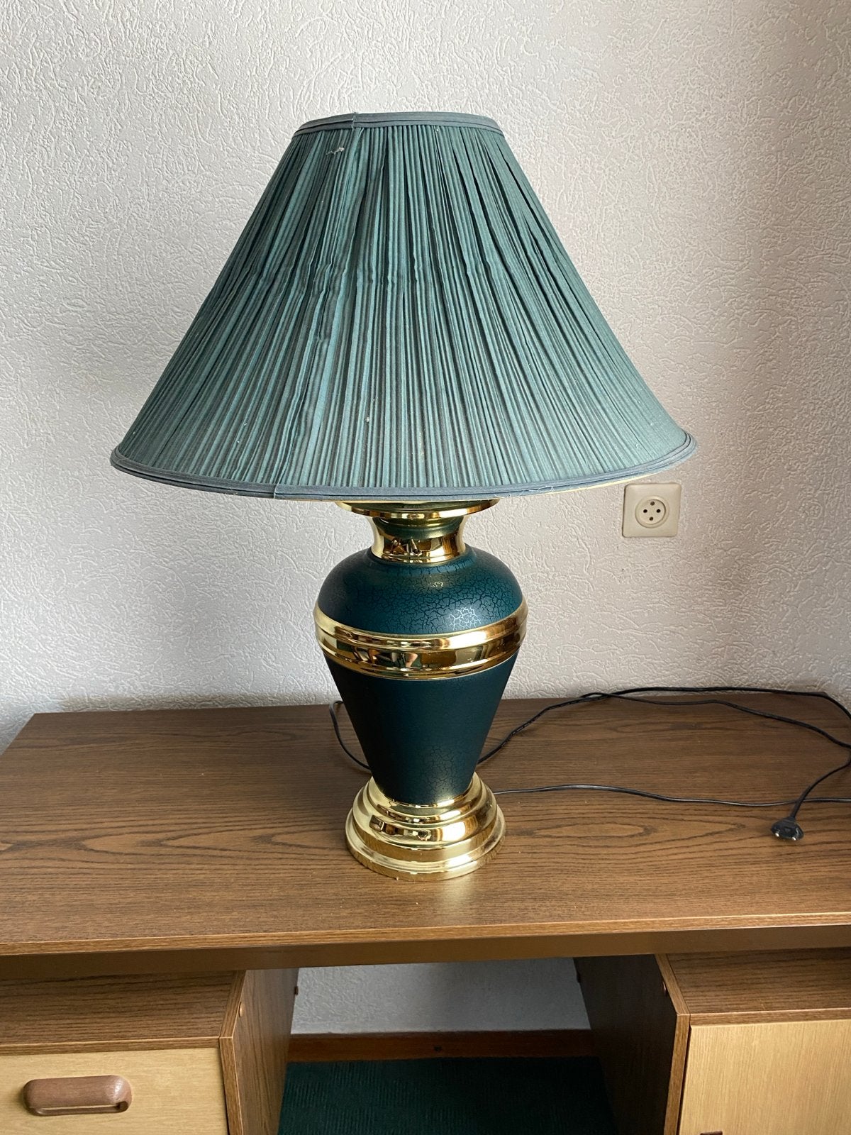 Klassieke tafellamp met groene kap en gouden accenten, Ophalen, Gebruikt, Overige merken, Groen