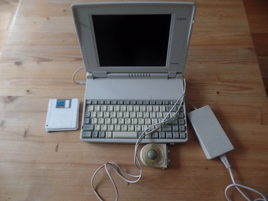 Oude Toshiba Laptop vintage 1910, Computers en Software, Ophalen of Verzenden, Gebruikt, 10 inch of minder, Onbekend