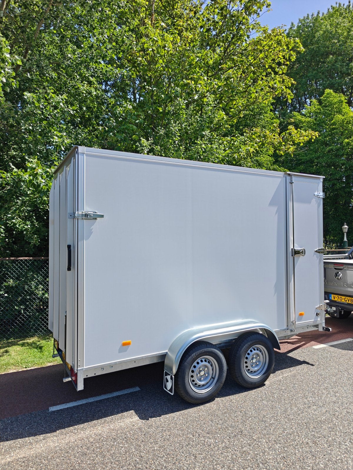 Demo Hapert gesloten aanhanger met laadklep, Auto diversen, Ophalen of Verzenden, Zo goed als nieuw