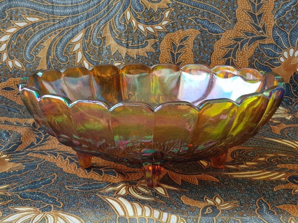 Mooie oude schaal uit Engeland van Carnival glas 31 cm.