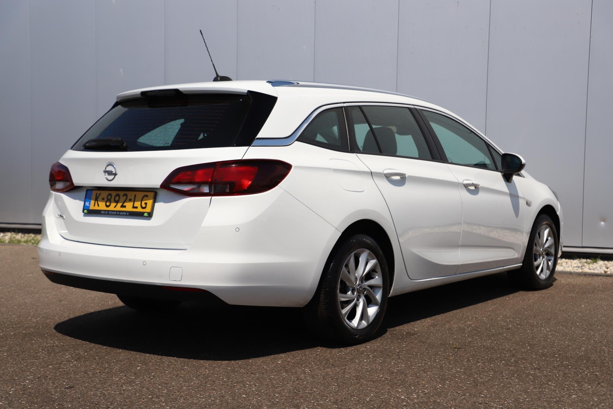 Opel Astra Sports Tourer 1.2 Business Elegance 110PK Sportst, Auto's, Voorwielaandrijving, Stof, Gebruikt, 1199 cc