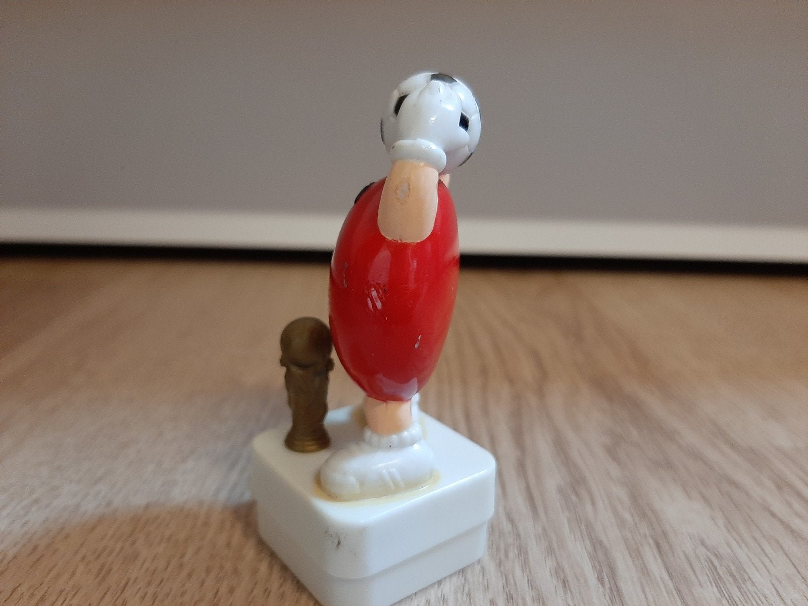M&M poppetje voetbal WK 8 cm, Verzamelen, Poppetjes en Figuurtjes, Ophalen of Verzenden
