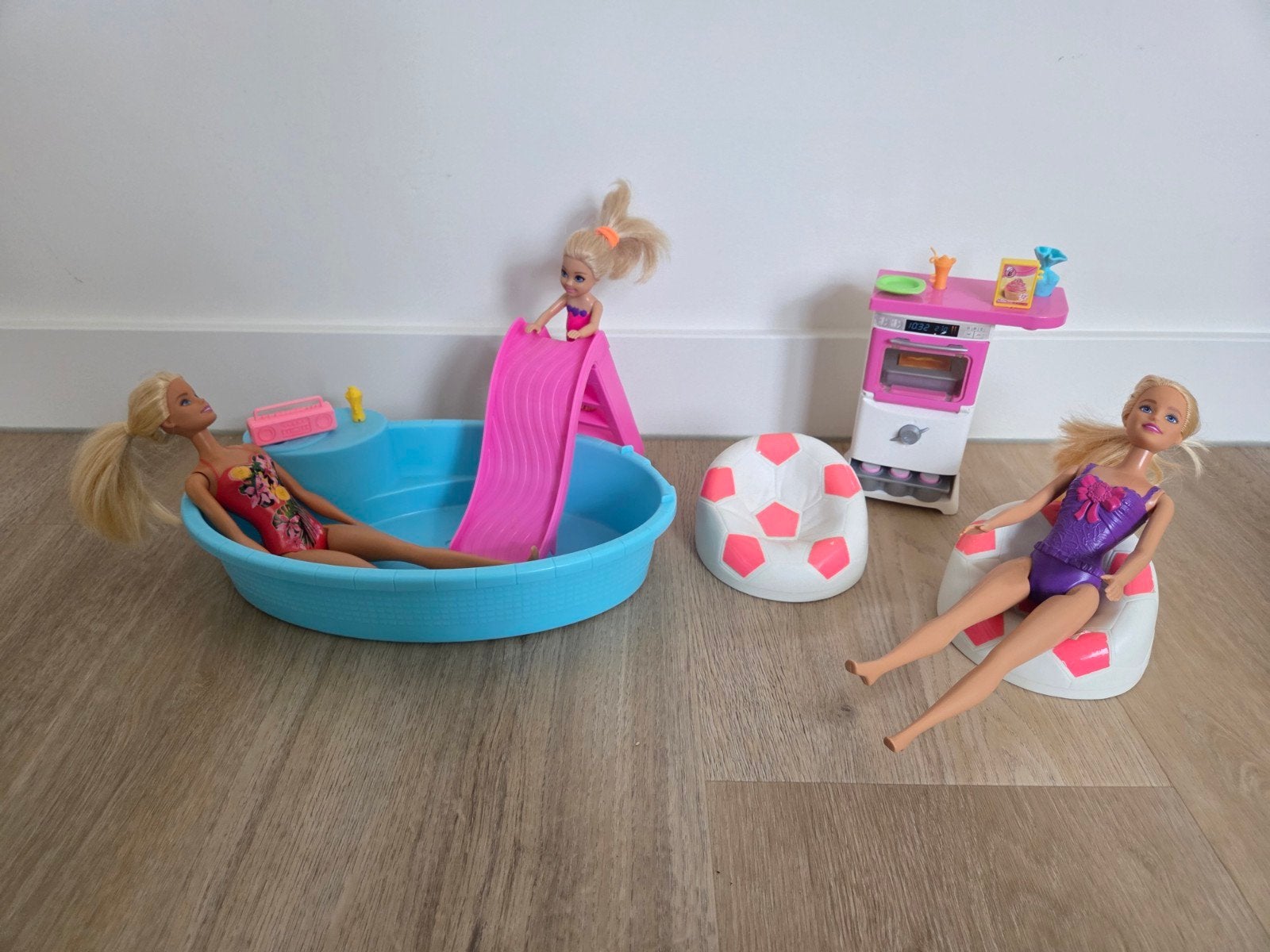 Barbieset met echte Barbies, bakkerset en zwembad, Kinderen en Baby's, Speelgoed | Poppen, Ophalen of Verzenden, Barbie