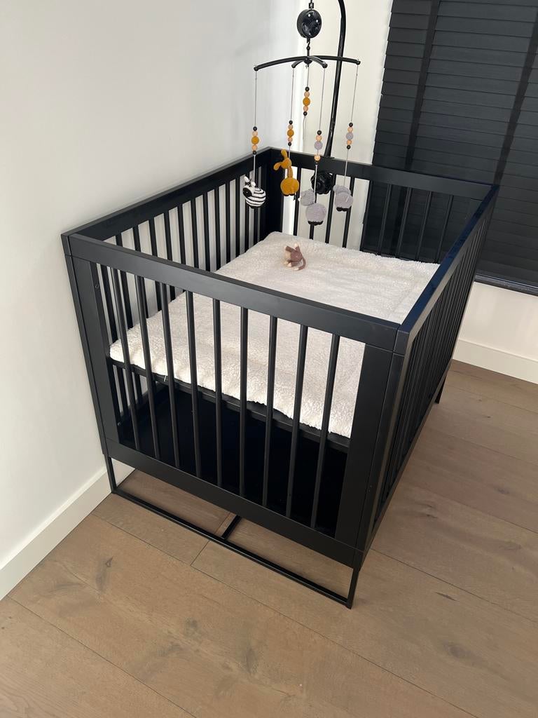 Kidsmill Box Modular Zwart 85x105cm compleet, Ophalen, Zo goed als nieuw, Rechthoekig, Boxkleed