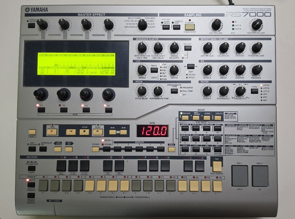 Yamaha RS7000 Music Production Studio met 32 MB Smart Card, Muziek en Instrumenten, Samplers, Ophalen, Zo goed als nieuw