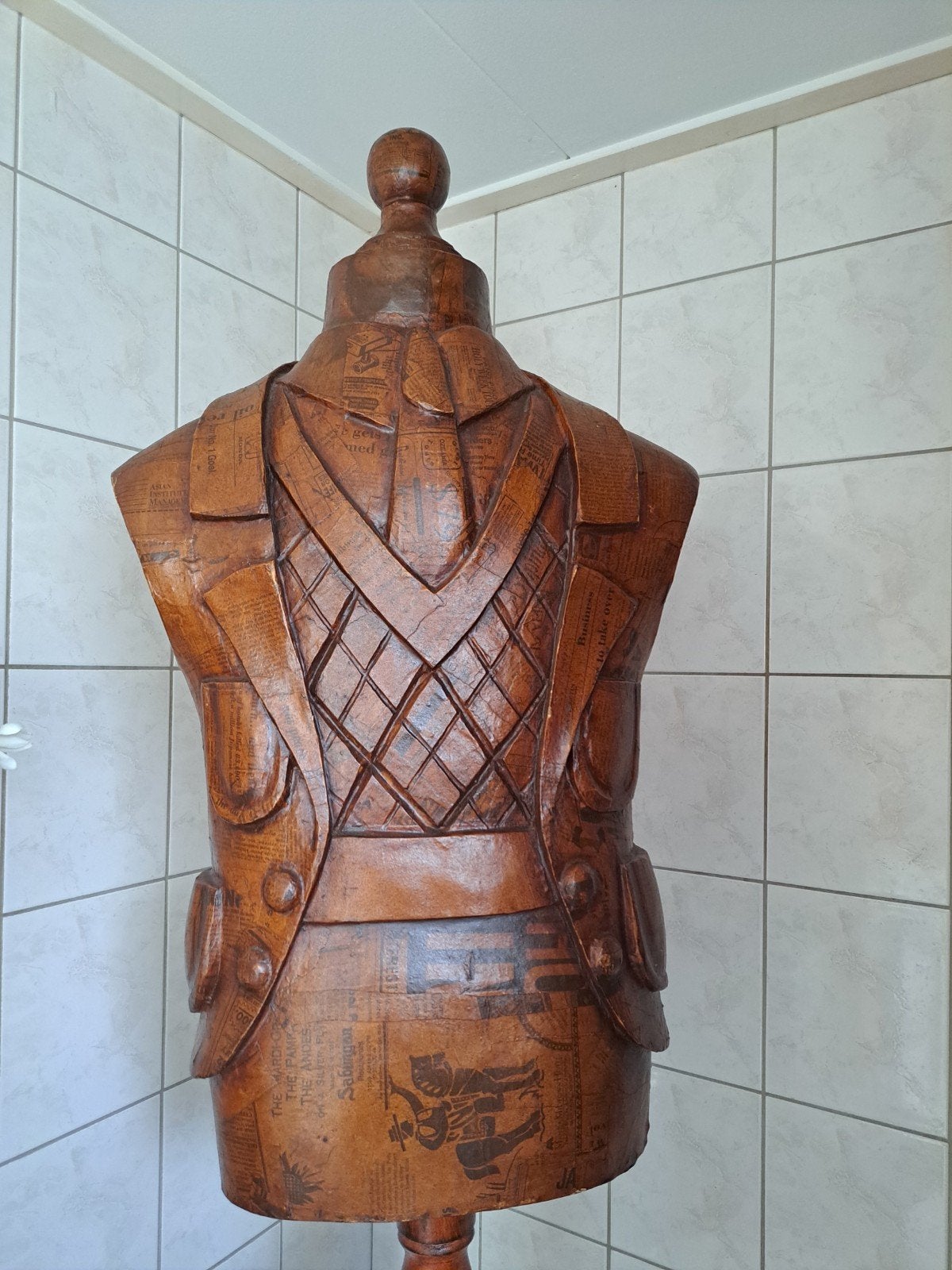 Unieke decoratieve paspop in krantenlook, Ophalen of Verzenden