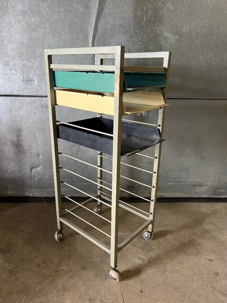Industrieel design jaren 60 trolley met kunststof lades, Minder dan 50 cm, Gebruikt, Industrieel design, Ophalen of Verzenden
