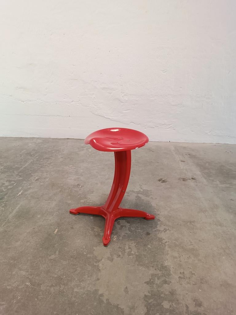 Lotus postmodern kruk, Yasu Sasamoto, Dulton, rood, Huis en Inrichting, Krukjes, Ophalen, Overige materialen, Tweedehands, Tweedehands