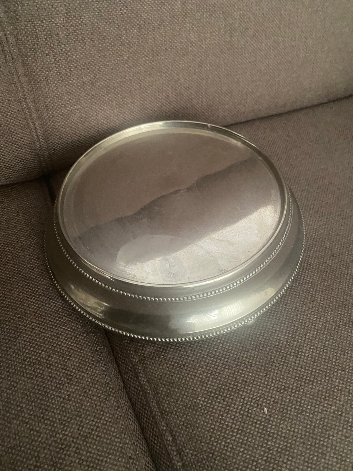 Set van 2 glazen stolpen met zilverkleurige voet, Antiek en Kunst, Ophalen