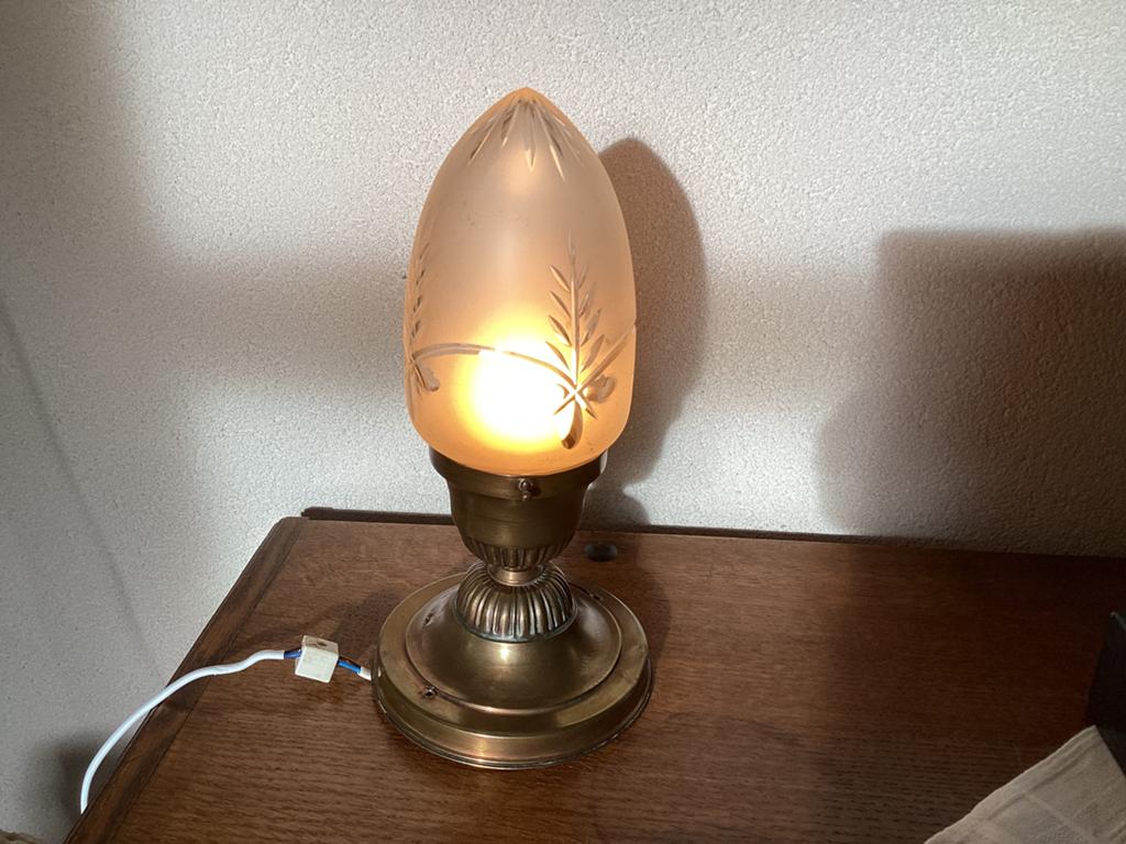 Lamp. Antiek geslepen druppelvorm glas met messing armatuur., Antiek en Kunst, Antiek | Lampen, Ophalen of Verzenden