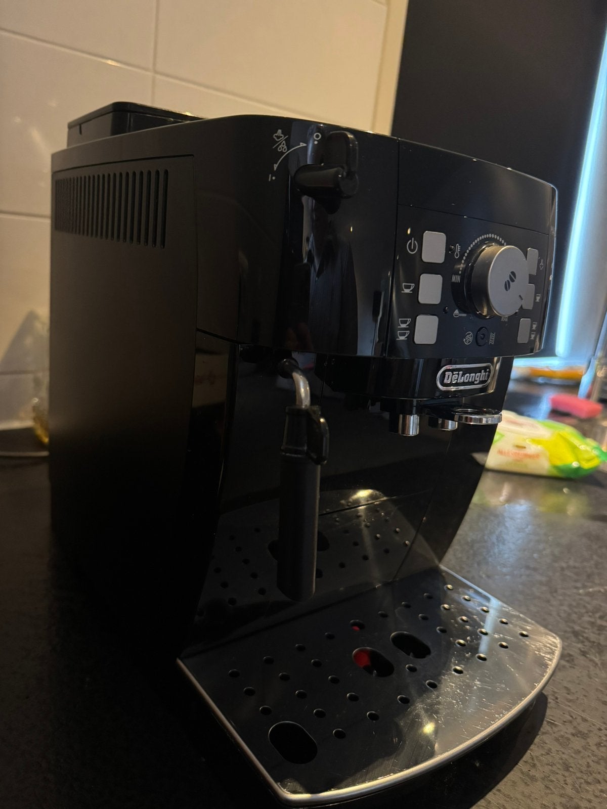 Foto 4 van De’Longhi Magnifica S volautomatische koffiemachine.