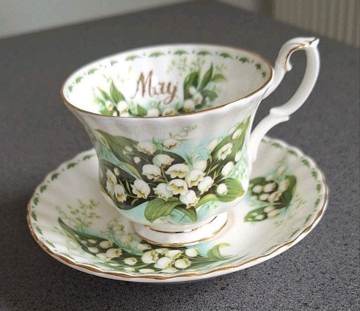 Royal Albert  May-lelietje-van-dalen kop en schotel- groot, Ophalen