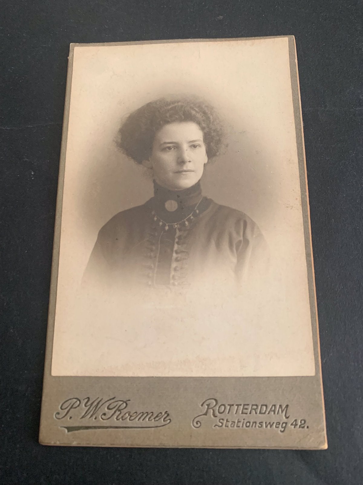 cdv carte de visite dame kapsel C J L Vermeulen Den Haag, Verzenden, Voor 1940, Zo goed als nieuw, Foto