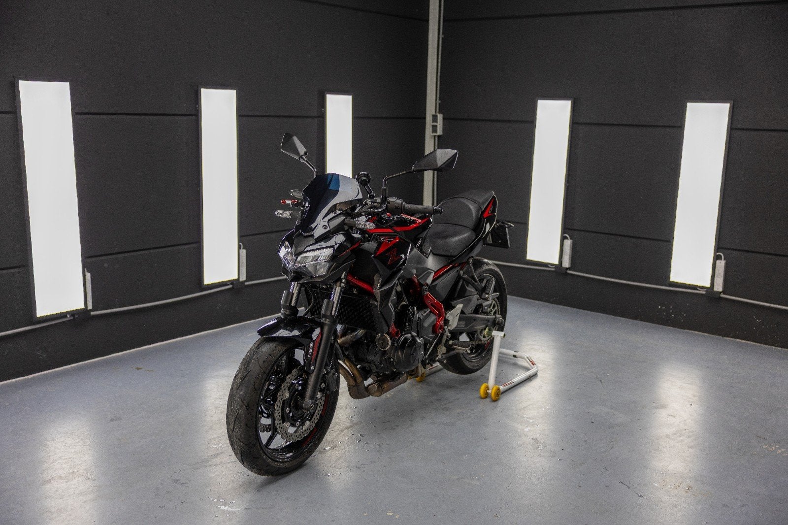 Kawasaki Z650 2025 rood vol vermogen, Motoren, Motoren | Kawasaki, Handvatverwarming, 2 cilinders, Motorrijbewijs A, Particulier
