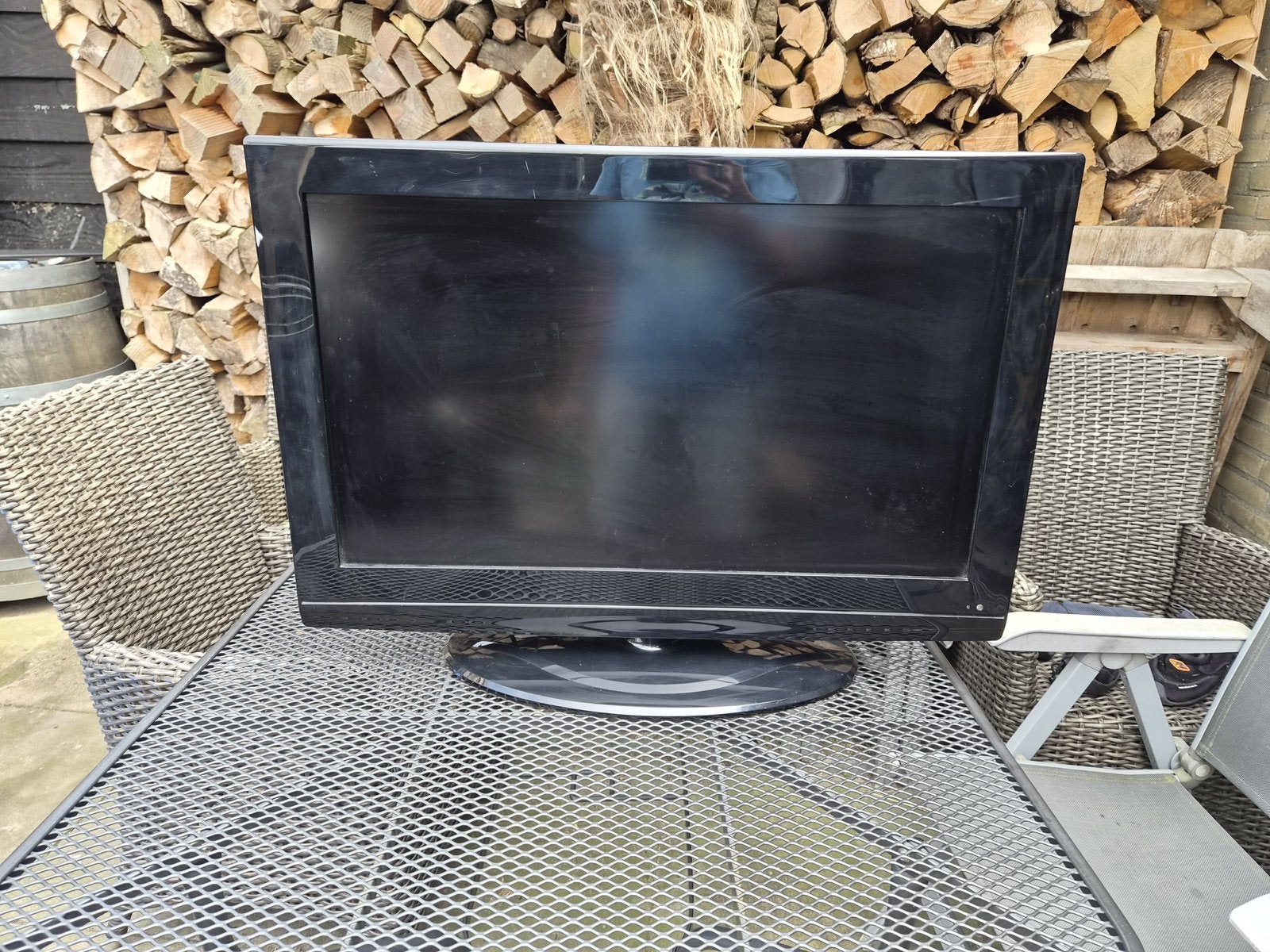 Q.MEDIA 32" LCD TV - Gebruikt, Overige merken, Gebruikt, 50 Hz, Ophalen of Verzenden