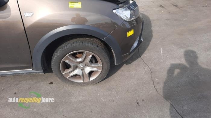 Scherm rechts-voor van een Dacia Logan (TECNM), Dacia, Gebruikt, -, -
