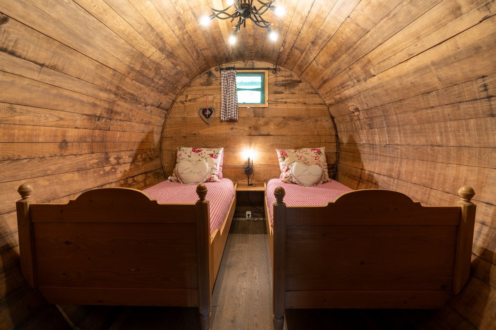Reuze wijnvaten, B&B kamer, vakantiehuis, trekkershut. Uniek, Verkoop zonder makelaar, 1 slaapkamers, Overige soorten, Noord-Brabant