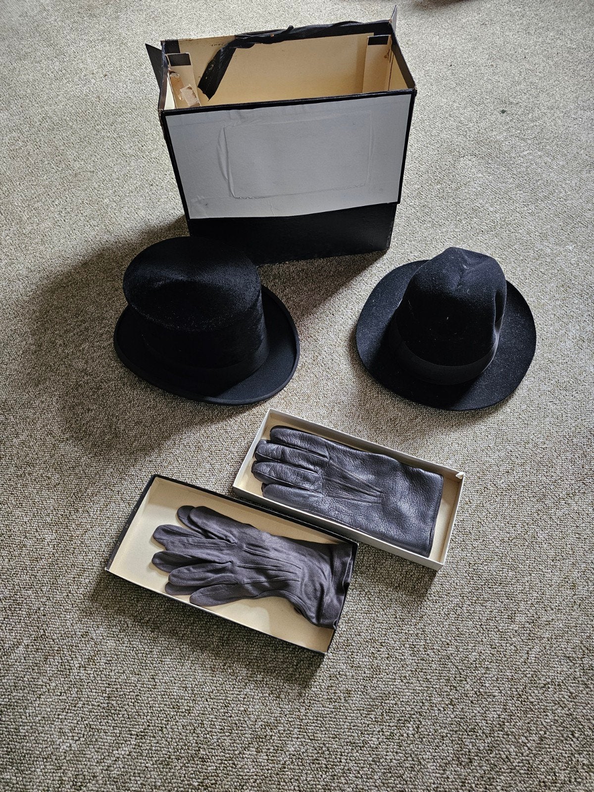 Vintage Hoeden maat 58 en Handschoenen Set - Zwart, Hoed, Ophalen of Verzenden, Zo goed als nieuw, 58 of 59 cm (L, 7¼ of ⅜ inch)