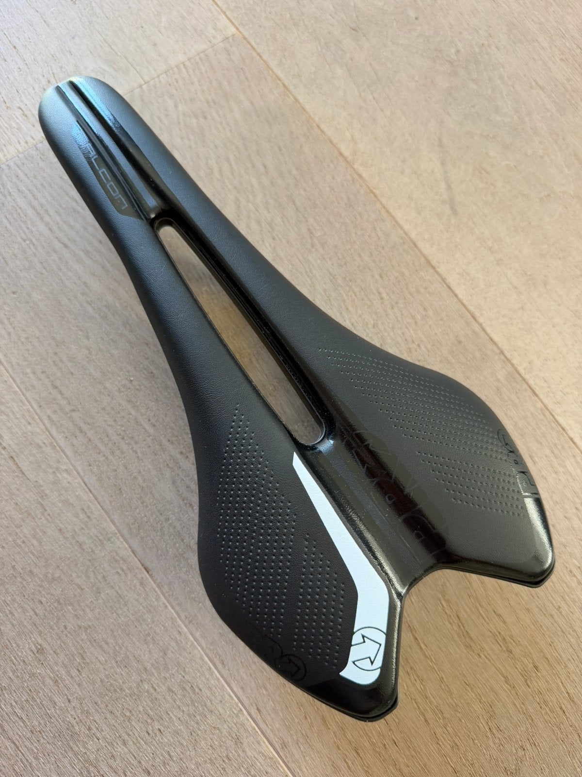 Racefiets zadel PRO Falcon Flow Carbon 132mm Nieuw!!, Fietsen en Brommers, Fietsonderdelen, Nieuw, Ophalen of Verzenden, Zadel