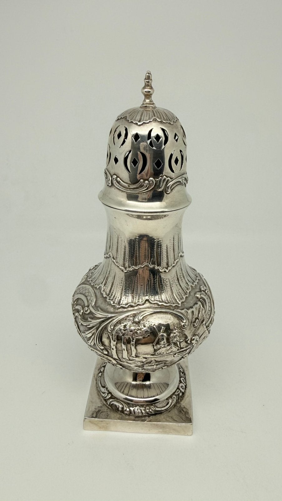 Antiek grote Hollands zilveren poederstrooier. Hoog: 17,5 cm, Verzenden, Zilver