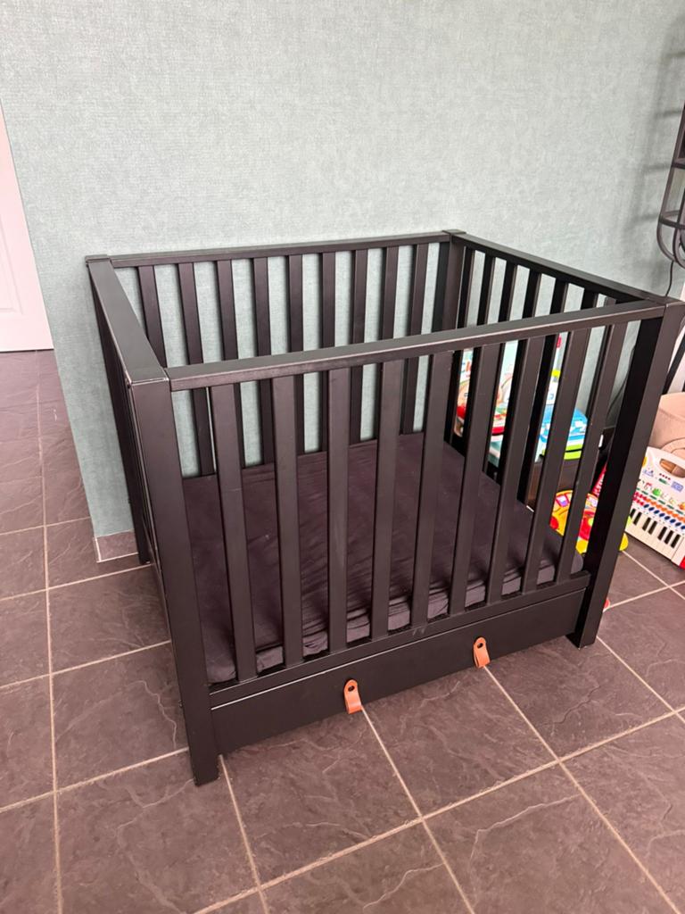 Zwarte houten Box, Ophalen, Zo goed als nieuw, Lade