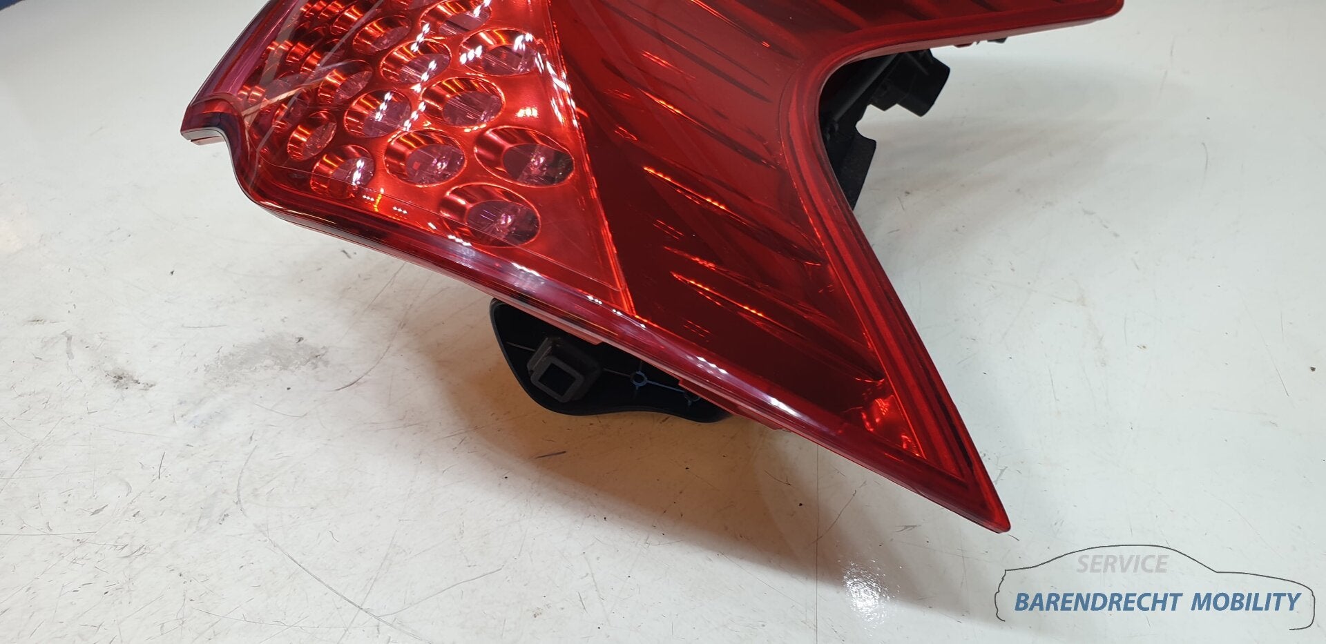 LED achterlicht rechts Peugeot 3008 9683460780 passagierskan, Taurusavenue 1
2132 LS  Hoofddorp, NL, Gebruikt, Contact.group@renault.com