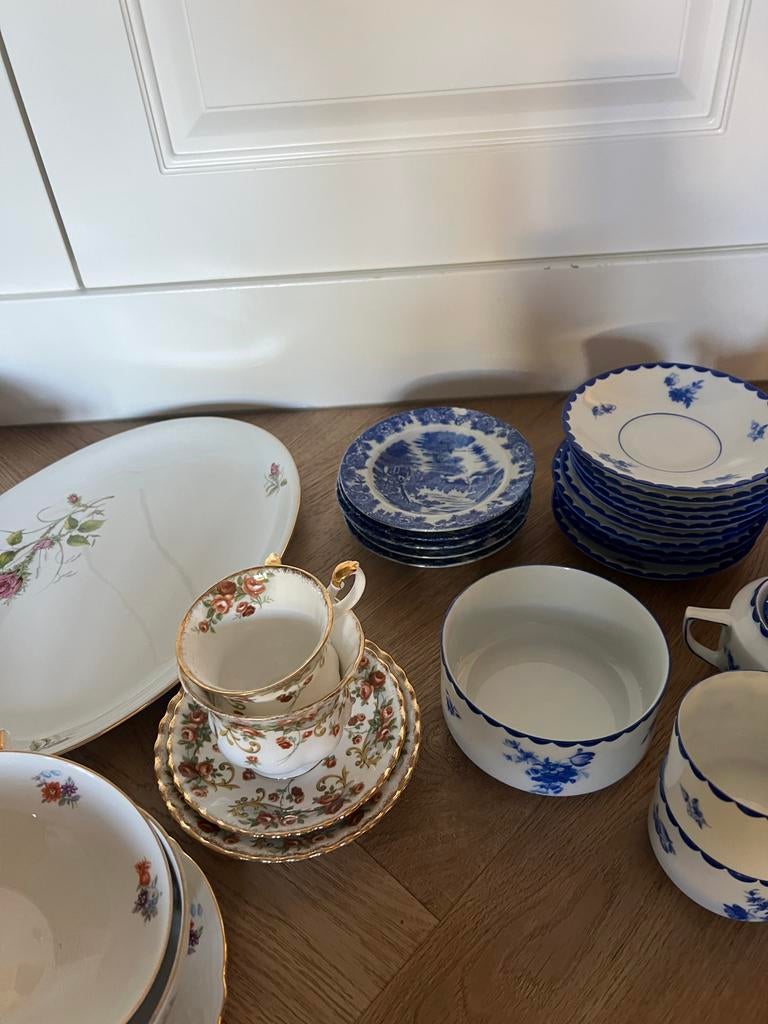 Diverse Vintage Serviescollectie - Bloemen & Blauw Wit, Antiek en Kunst, Antiek | Servies compleet, Ophalen