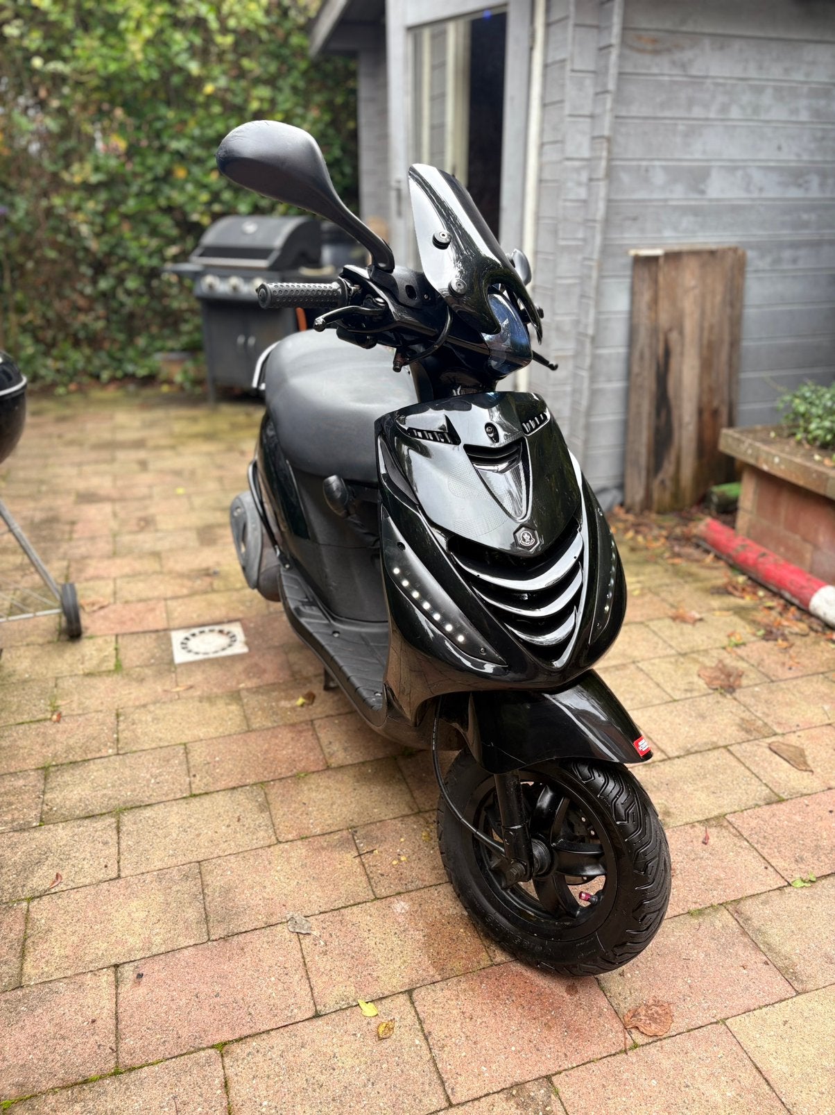 Piaggio zip 80cc, Fietsen en Brommers, Ophalen, Zo goed als nieuw, Benzine, Zip