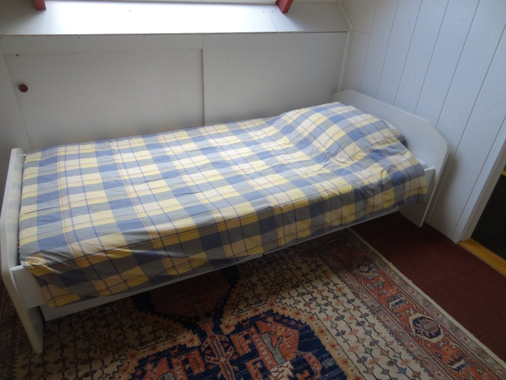 Wit bed eenpersoons met bedebodem en nachtkastje, Huis en Inrichting, Ophalen, Eenpersoons, Wit, Overige maten