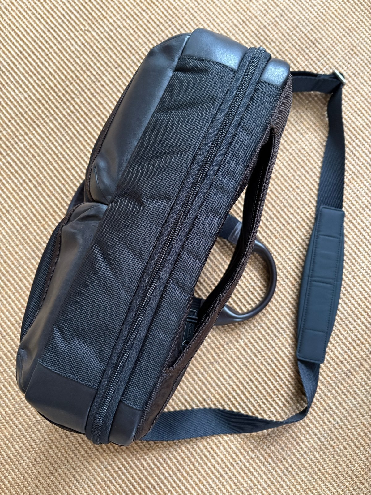 Foto 7 van Tumi Laptoptas - Bruin/Zwart, Zo goed als nieuw