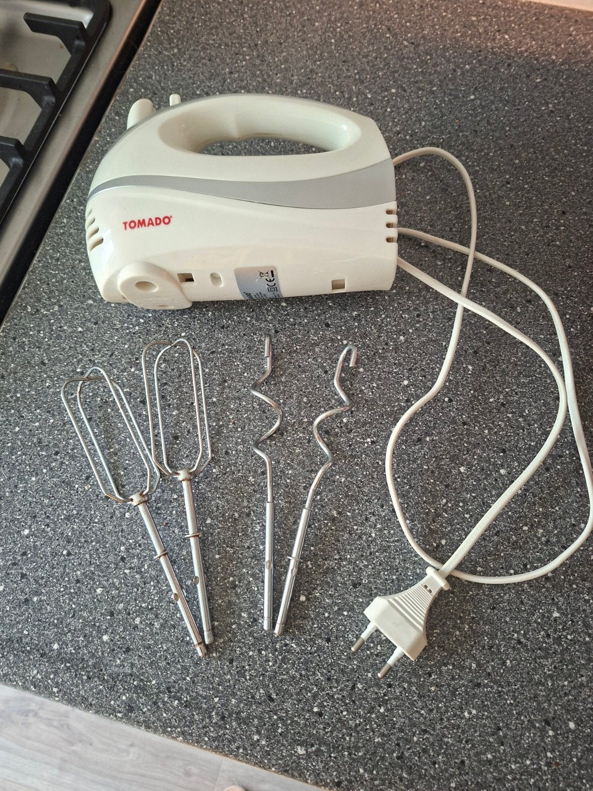 Tomado Handmixer -  Inclusief Kloppers en Deegkned, Ophalen, Gebruikt