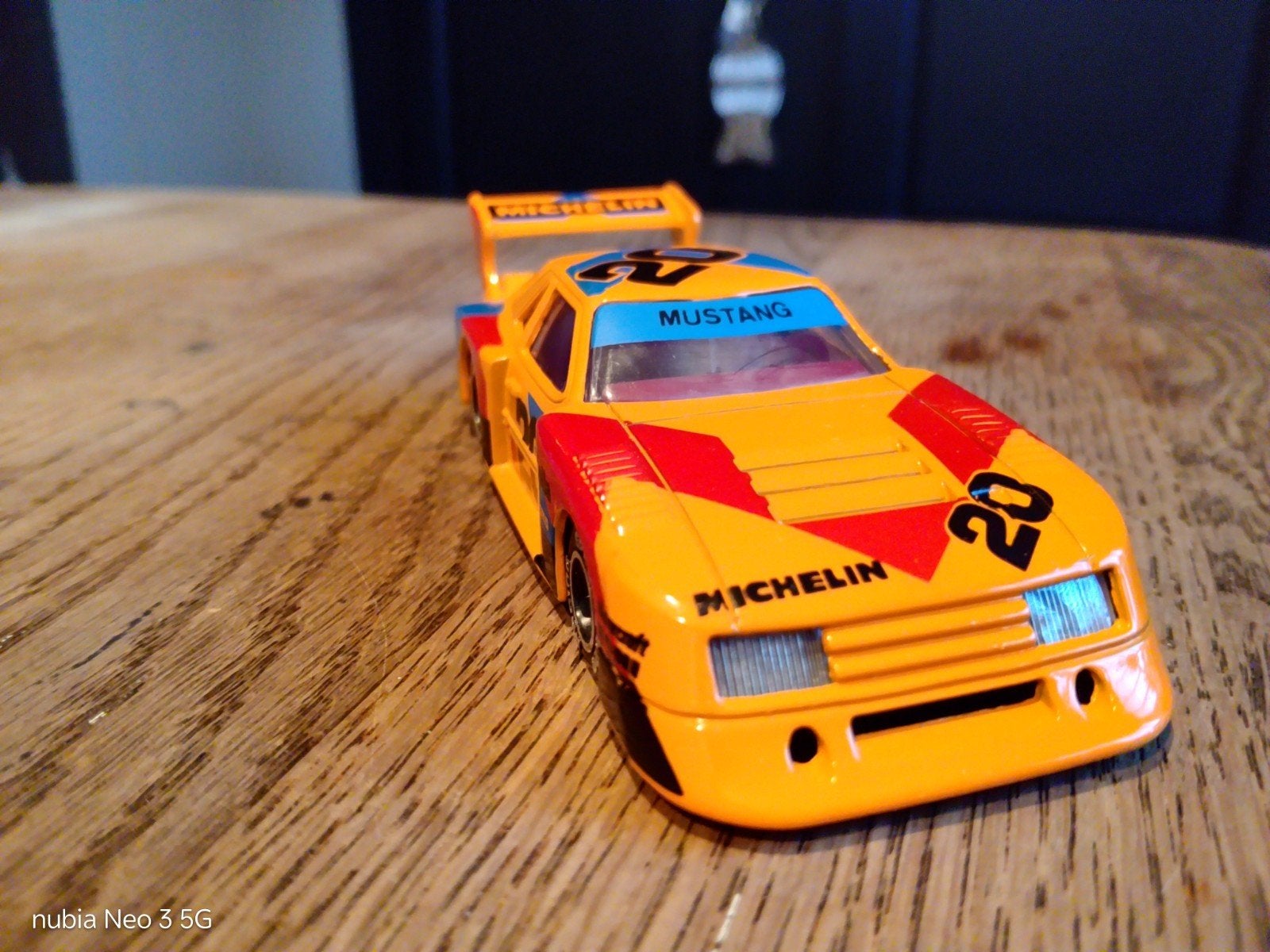 Vintage Ford Mustang raceauto model - Michelin #20, Overige merken, Auto, Verzenden, 1:32 tot 1:50