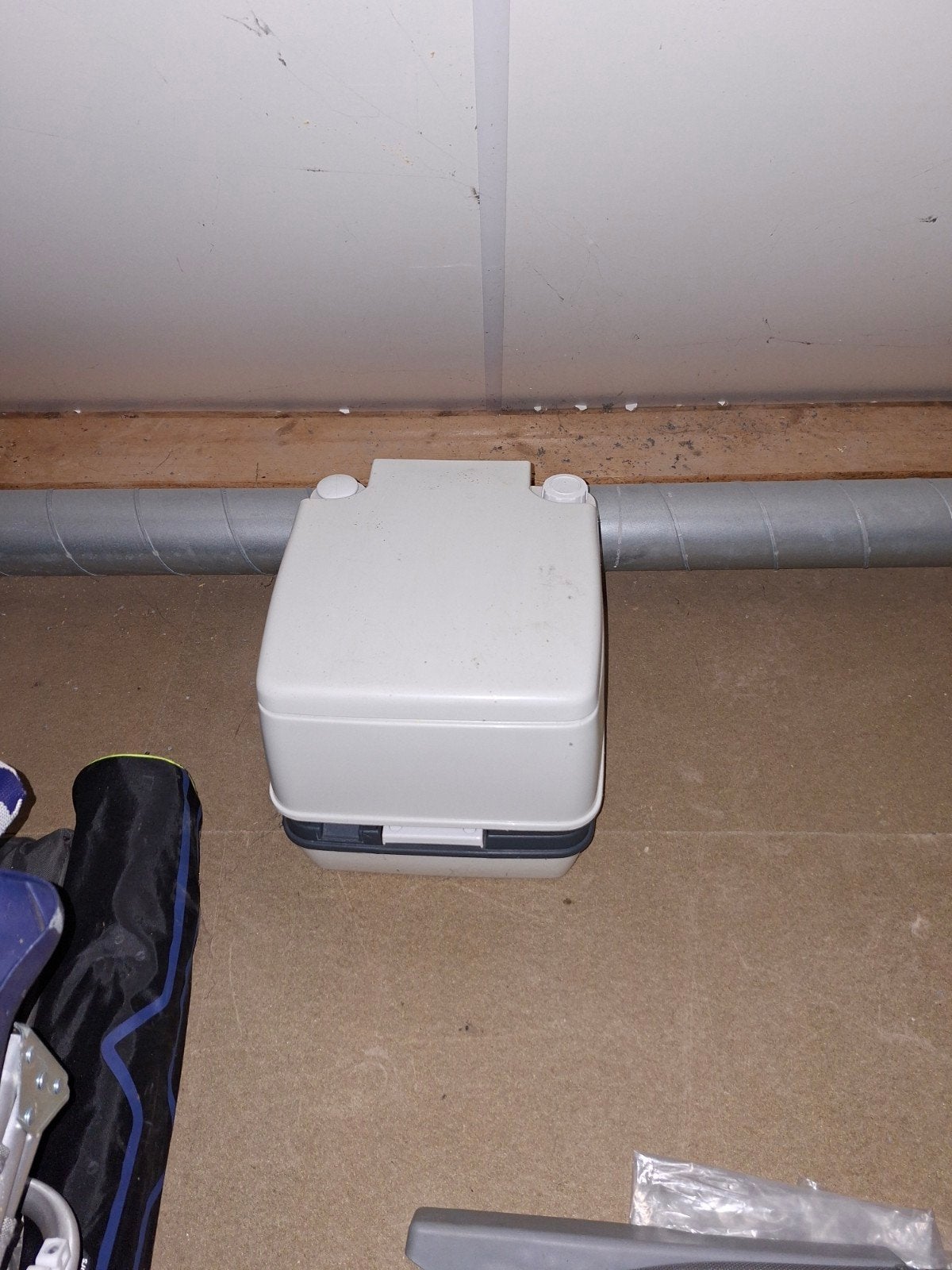 Draagbaar chemisch toilet voor camping of camper, Ophalen